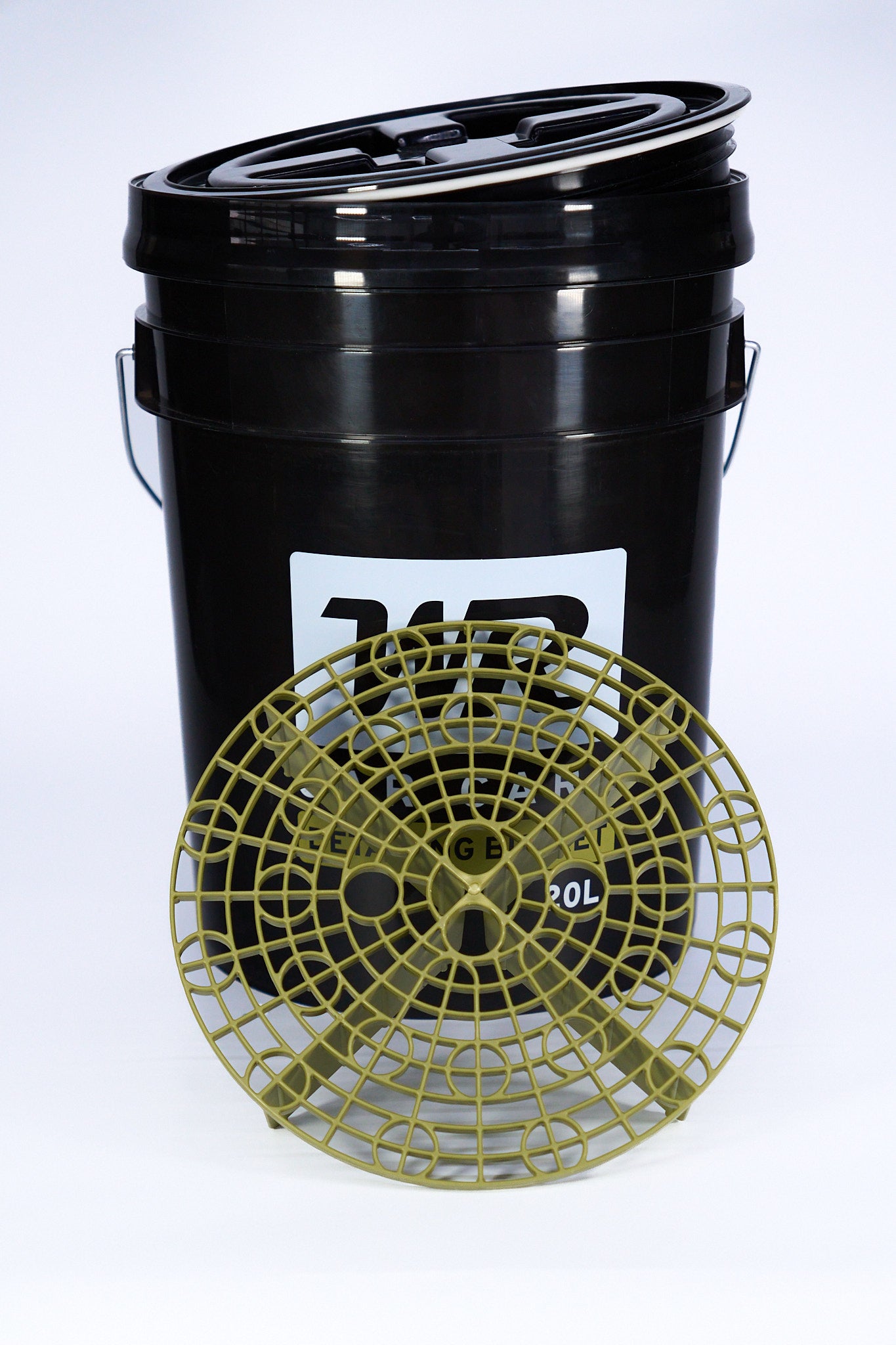 Dirt trap bucket